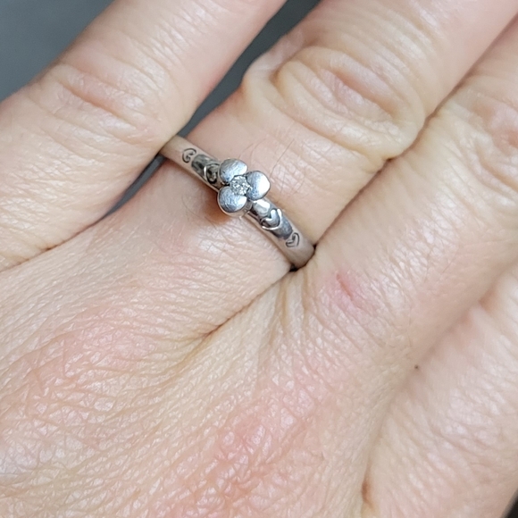 925 Silver Flower Ring - Picture 2 of 6